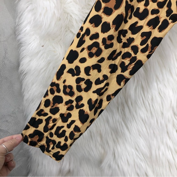 BooHoo Leopard Print Bodysuit, Mock Wrap Front, Full Panty Bottom Snaps SZ 6 - Picture 5 of 5